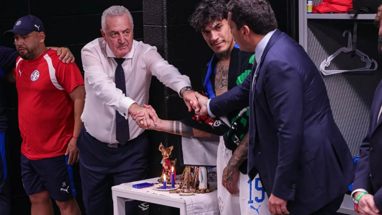 Enrique Sánchez defendió a Gustavo Alfaro y pidió una mesa de diálogo en el fútbol paraguayo