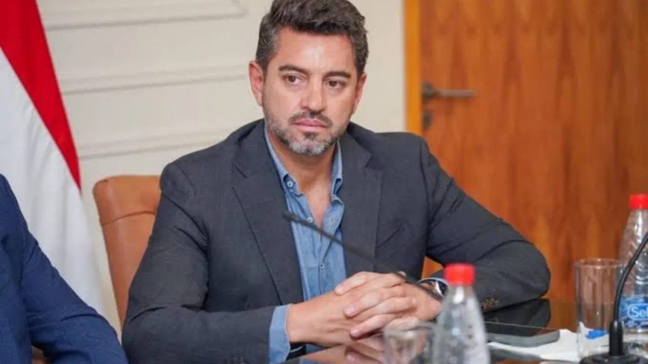 Pedro Alliana recorre los refugios de familias afectadas por la crecida en Ayolas