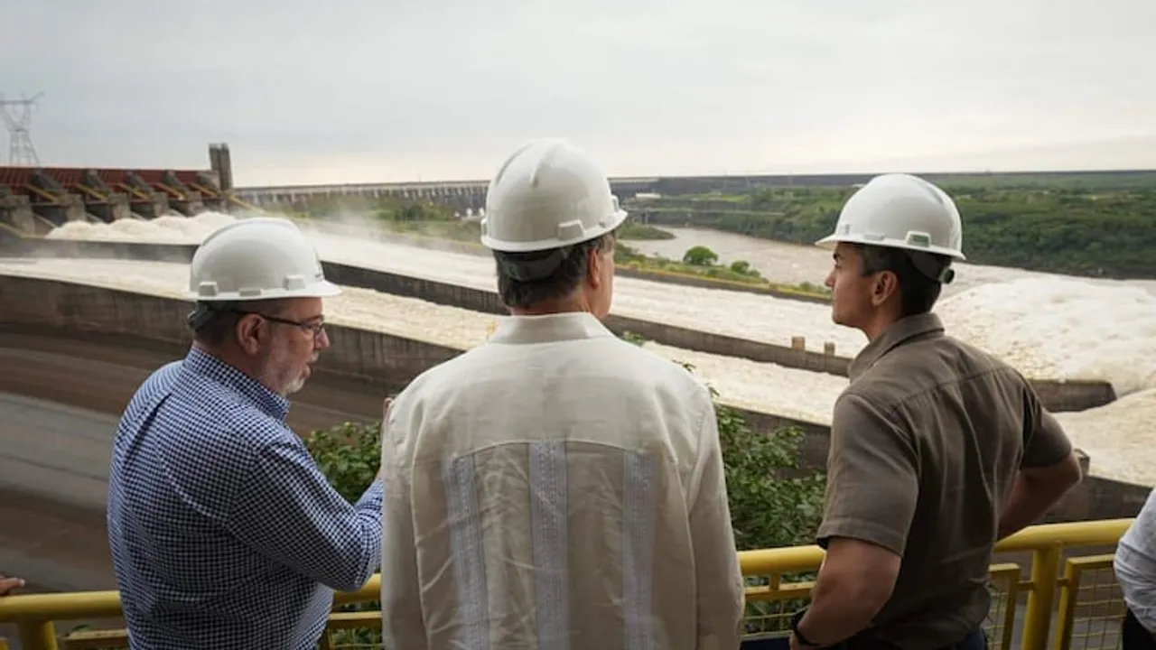 Recorrida por la central hidroeléctrica de Itaipú con el presidente Santiago Peña y Christopher Landau