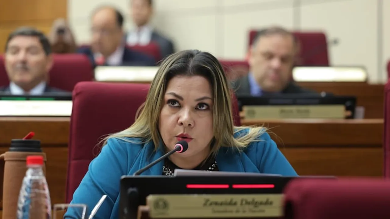 La senadora Zenaida Delgado