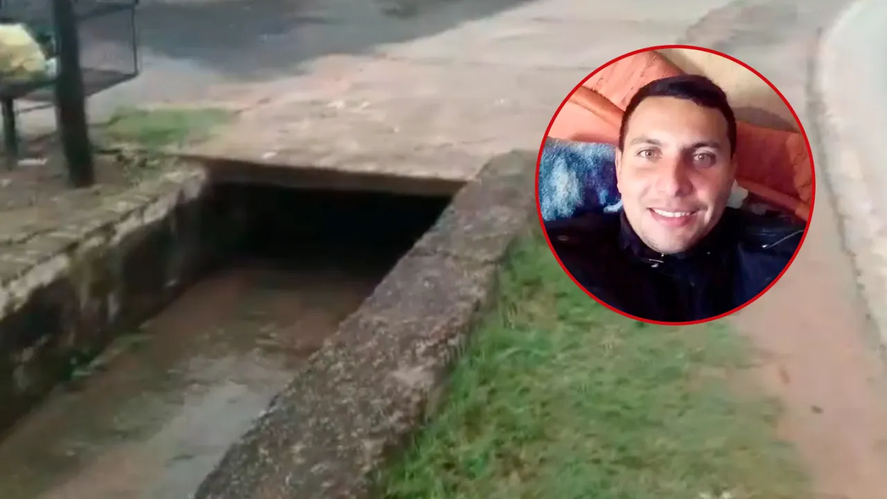 Canaleta de desagüe pluvial abierta junto a una calle y retrato circular de un hombre sonriente