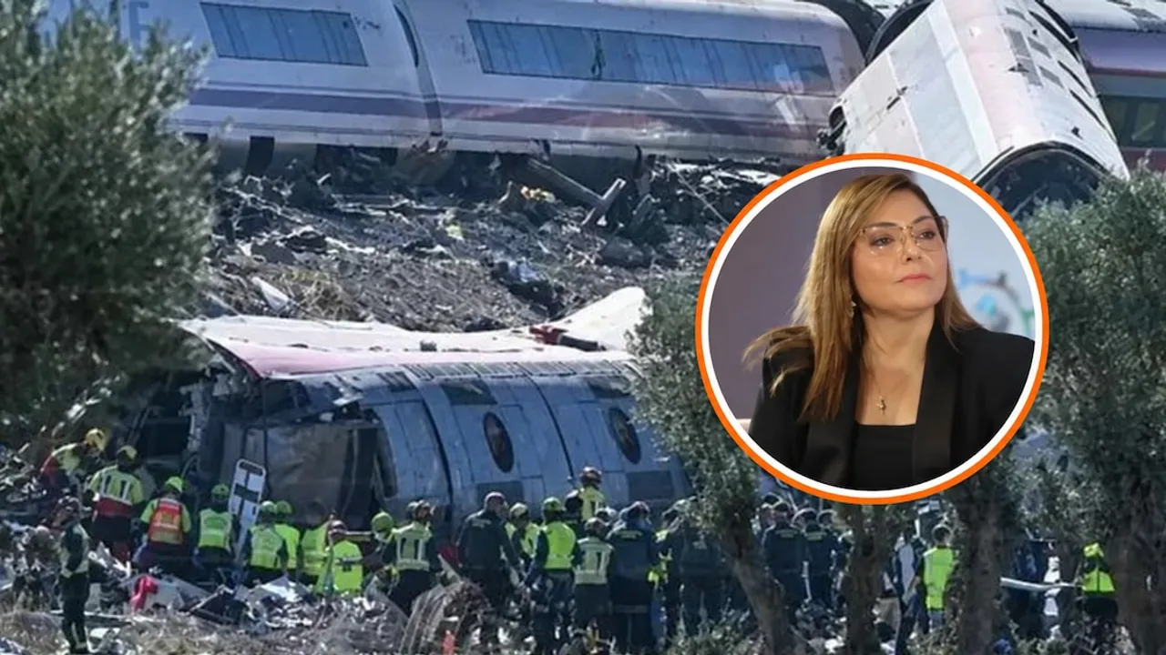 Rescatistas trabajan entre los vagones volcados de un tren con el recuadro de la embajadora Ana Paola Hall.