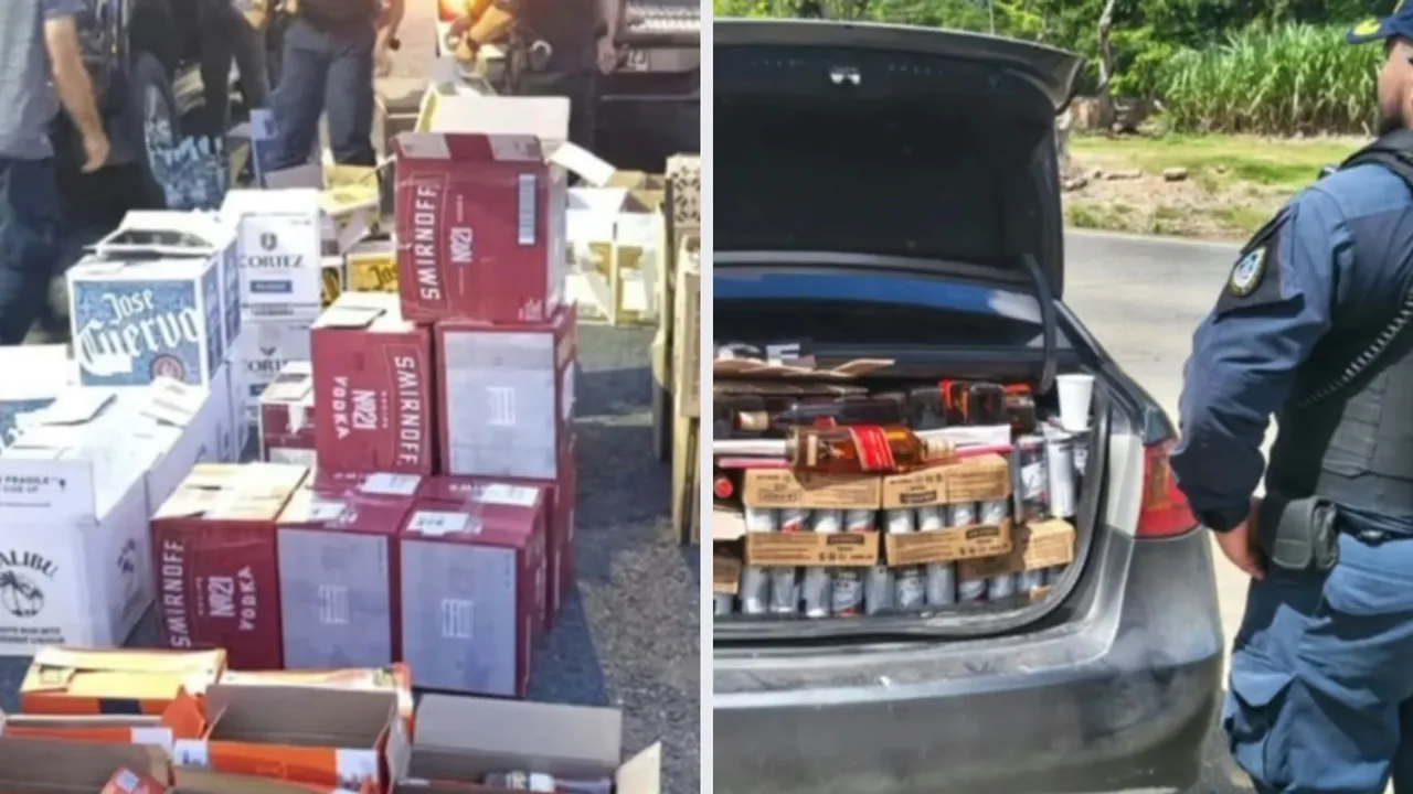 Cajas de bebidas apiladas en el suelo y una cajuela abierta con botellas junto a un agente policial