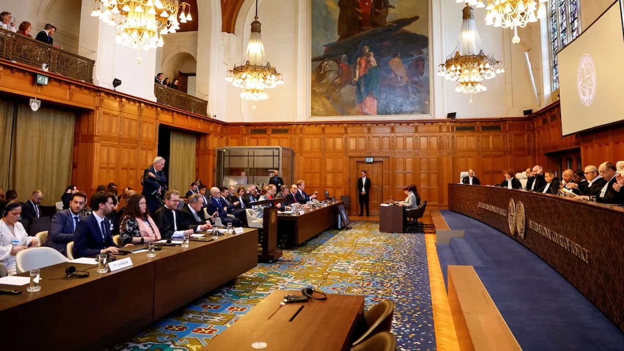 Salón de audiencias de la Corte Internacional de Justicia en La Haya durante una sesión oficial.