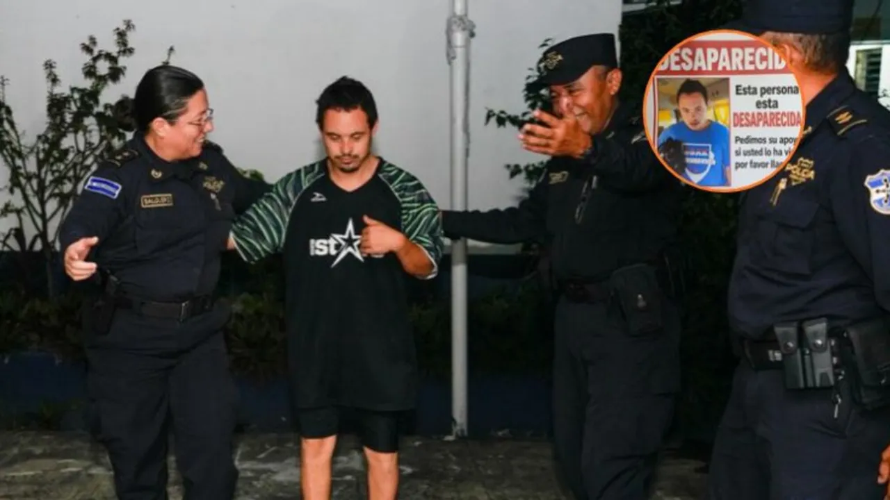 Agentes policiales de uniforme sonríen junto a un hombre con remera deportiva en una delegación oficial.