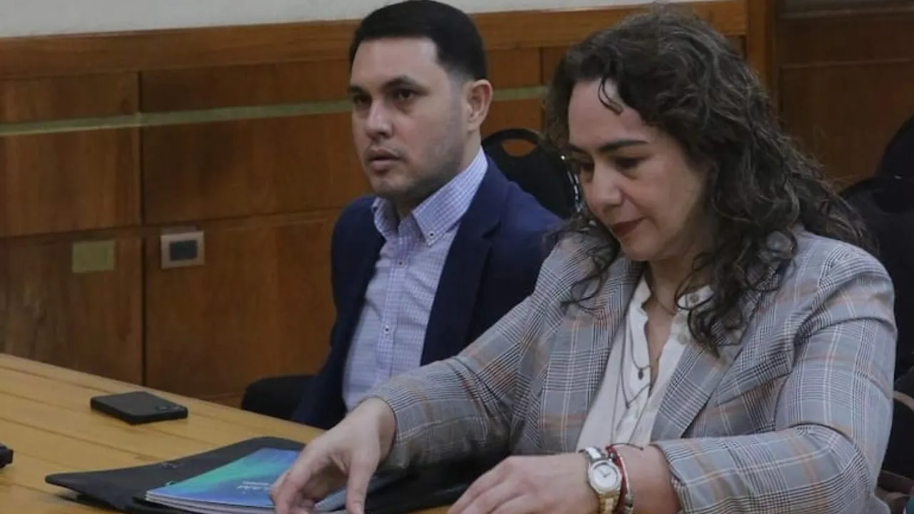 La fiscala Patricia Sánchez y el equipo acusador presentan alegatos en el juicio oral por supuesto título falso.