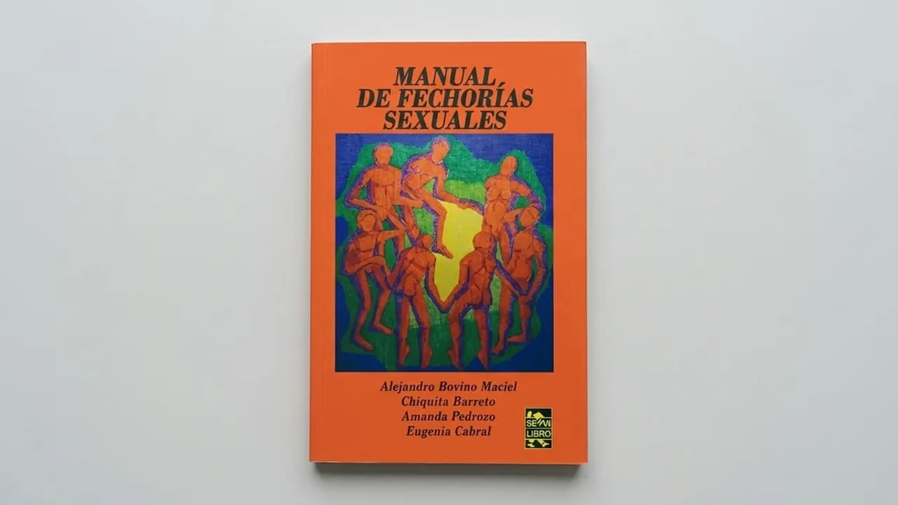 Portada naranja del libro Manual de fechorías sexuales con ilustración de figuras humanas desnudas dispuestas en círculo.