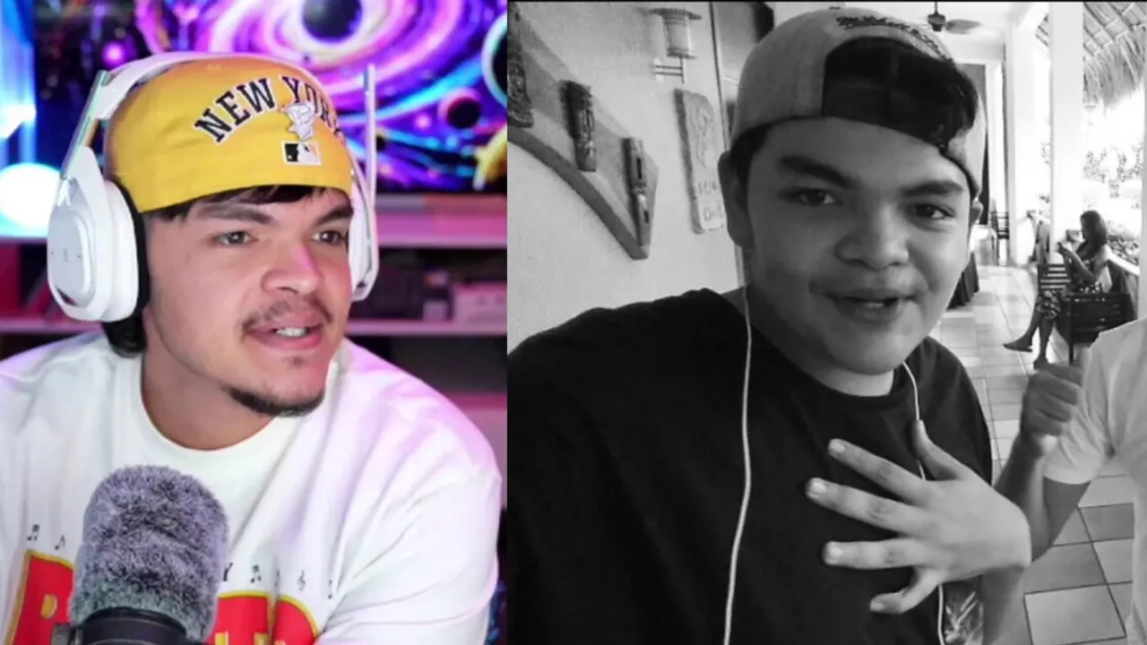 Joven con gorra amarilla y auriculares frente a un micrófono junto a una toma en blanco y negro.