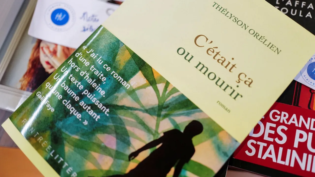 Portada del libro C'était ça ou mourir de Thélyson Orélien sobre fondo con textos y sellos