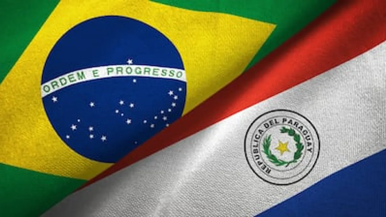 Banderas de Brasil y Paraguay entrelazadas en tela texturada con sus respectivos escudos y colores oficiales.